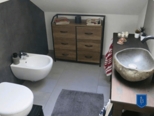 separates WC