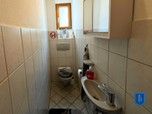 separates WC
